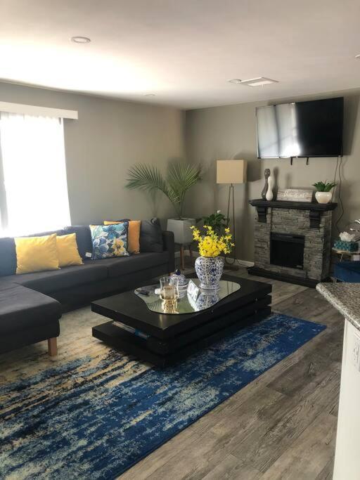 Vista To Red Rock Pets Friendly And Hot Tub Holiday home *