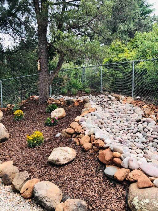 Vista To Red Rock Pets Friendly And Hot Tub Holiday home
