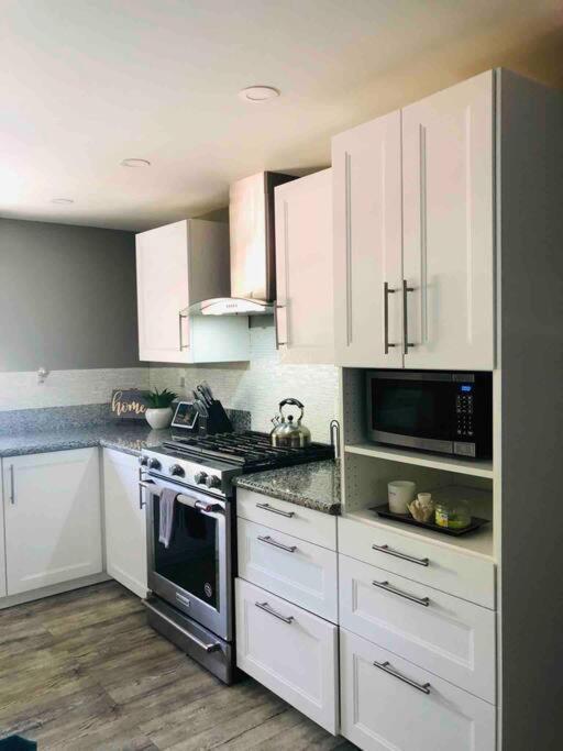 Vista To Red Rock Pets Friendly And Hot Tub Holiday home