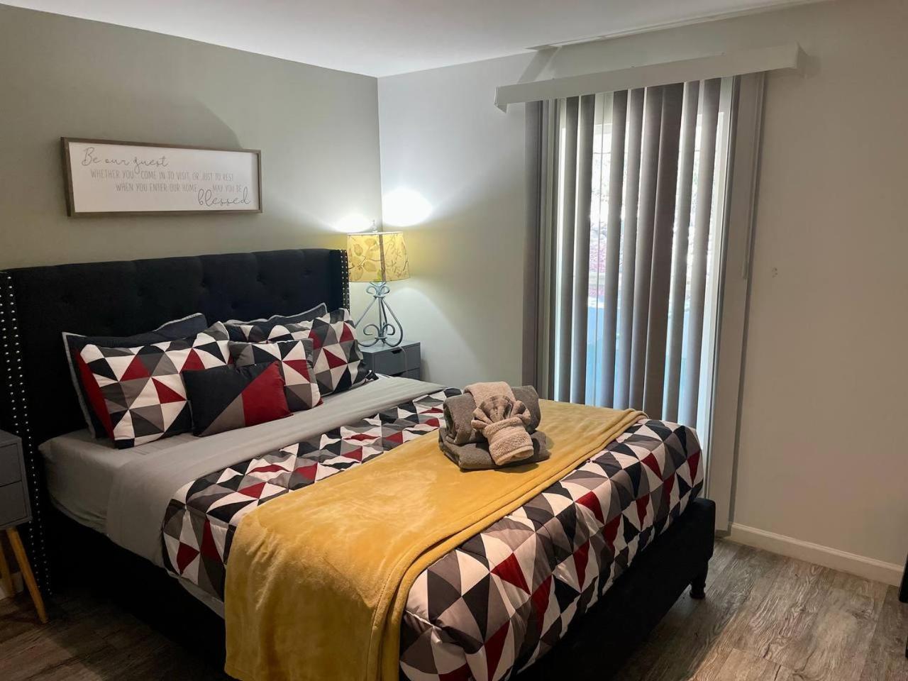 Vista To Red Rock Pets Friendly And Hot Tub Holiday home *